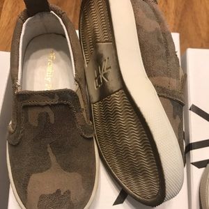 Size 8 freshly picked Camo